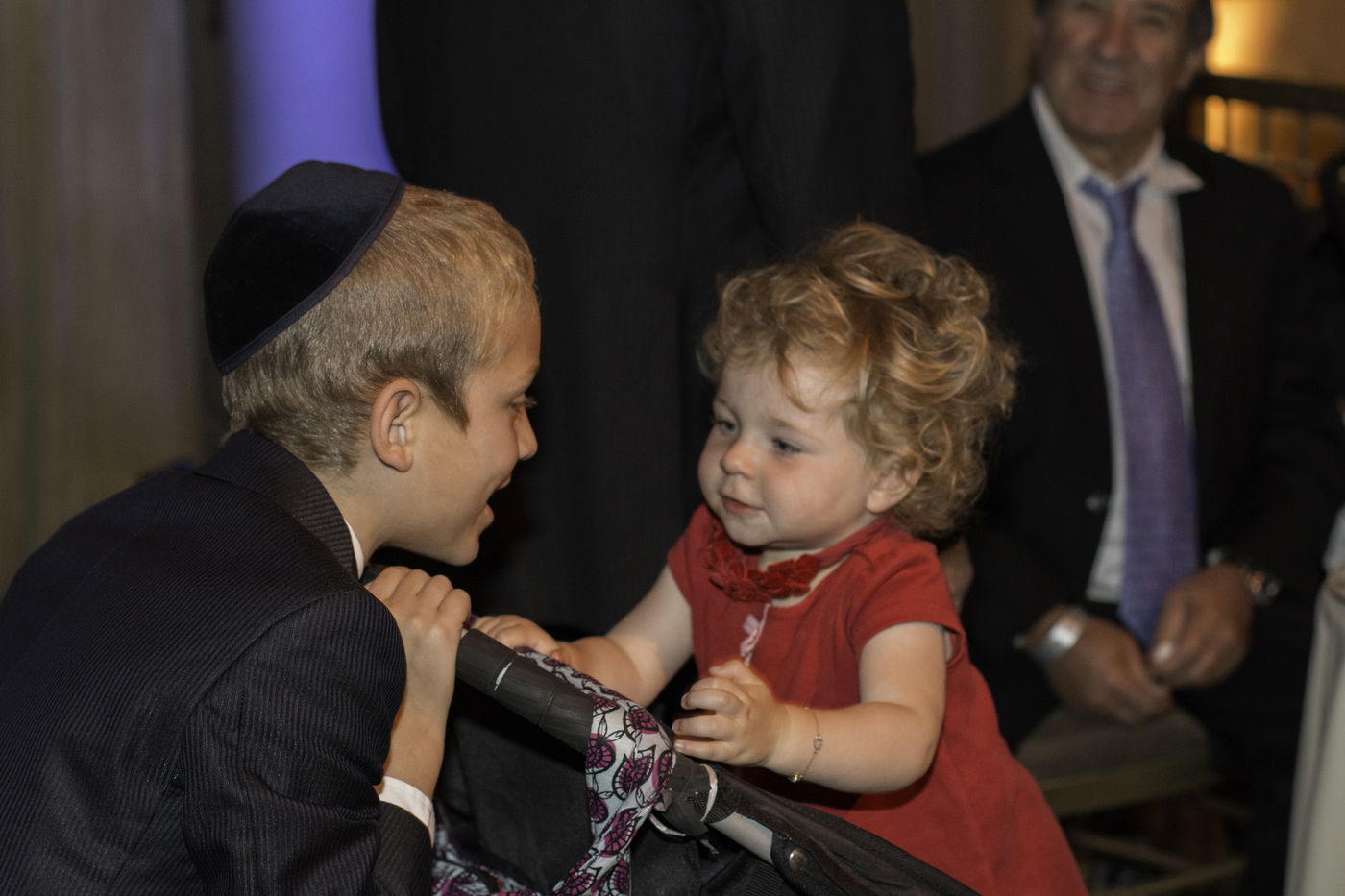 אסטרייכר חיבק את שון פן: "זה האיש שעזר לי לברוח"