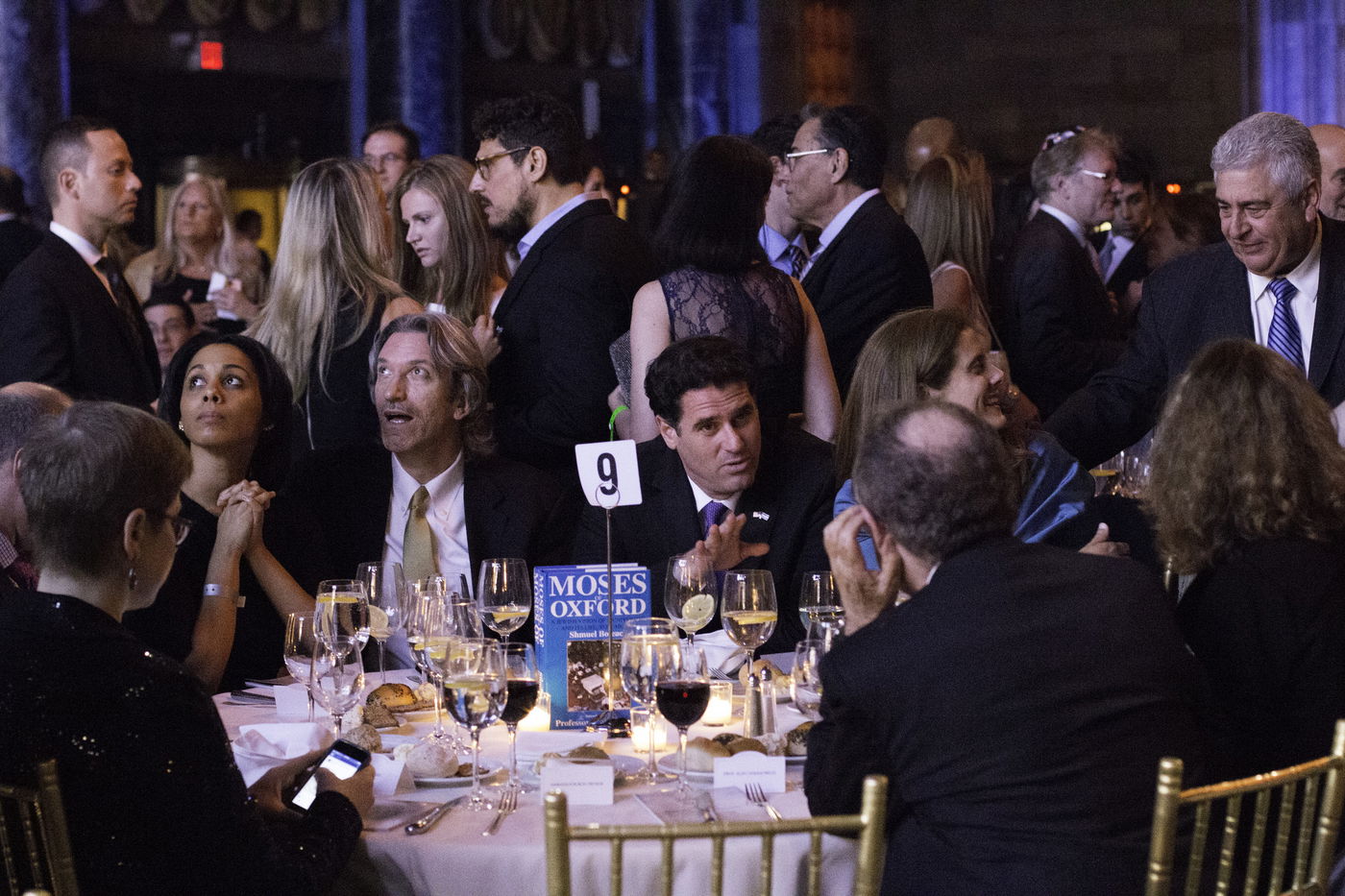 אסטרייכר חיבק את שון פן: "זה האיש שעזר לי לברוח"