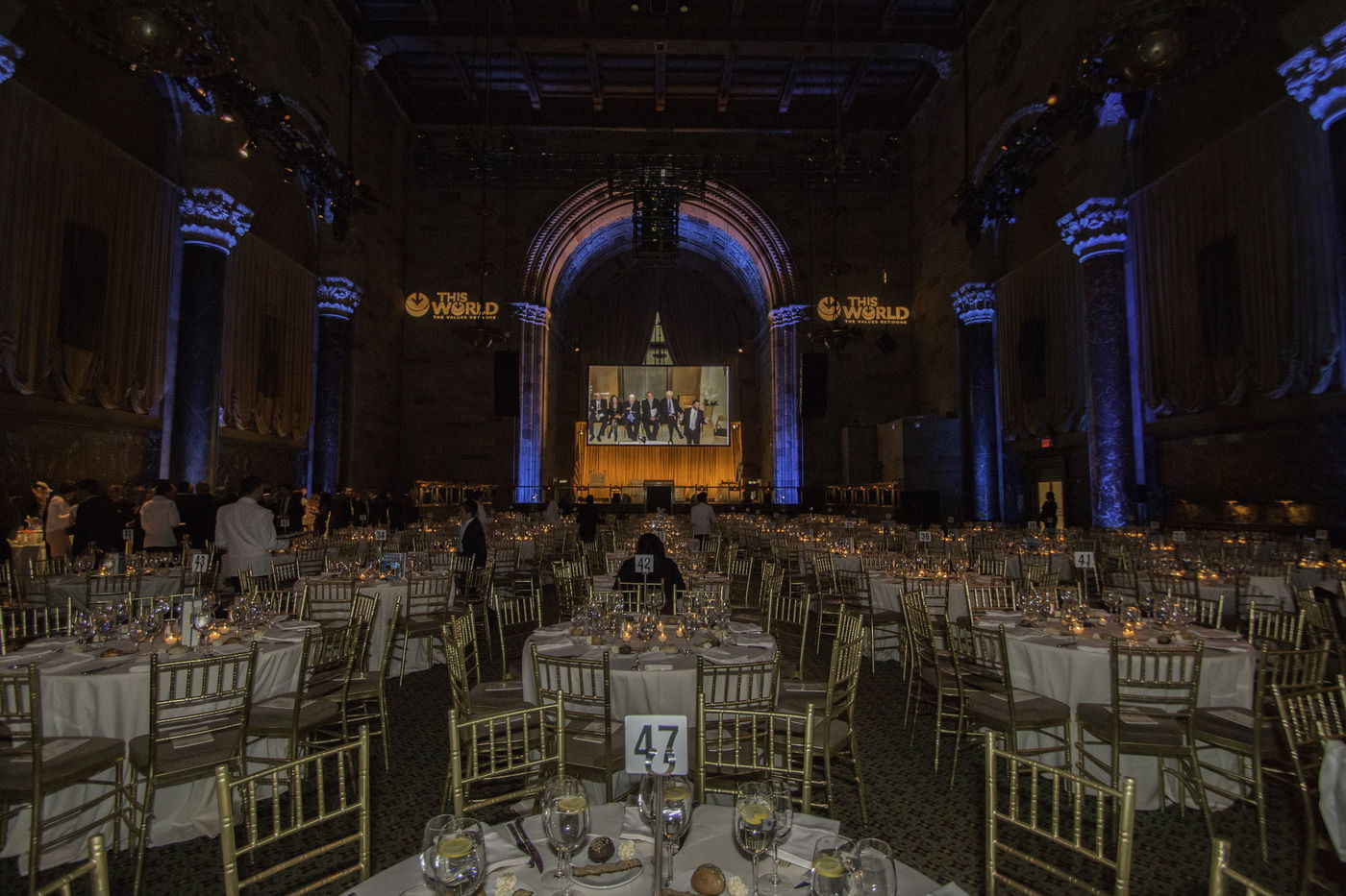 אסטרייכר חיבק את שון פן: "זה האיש שעזר לי לברוח"