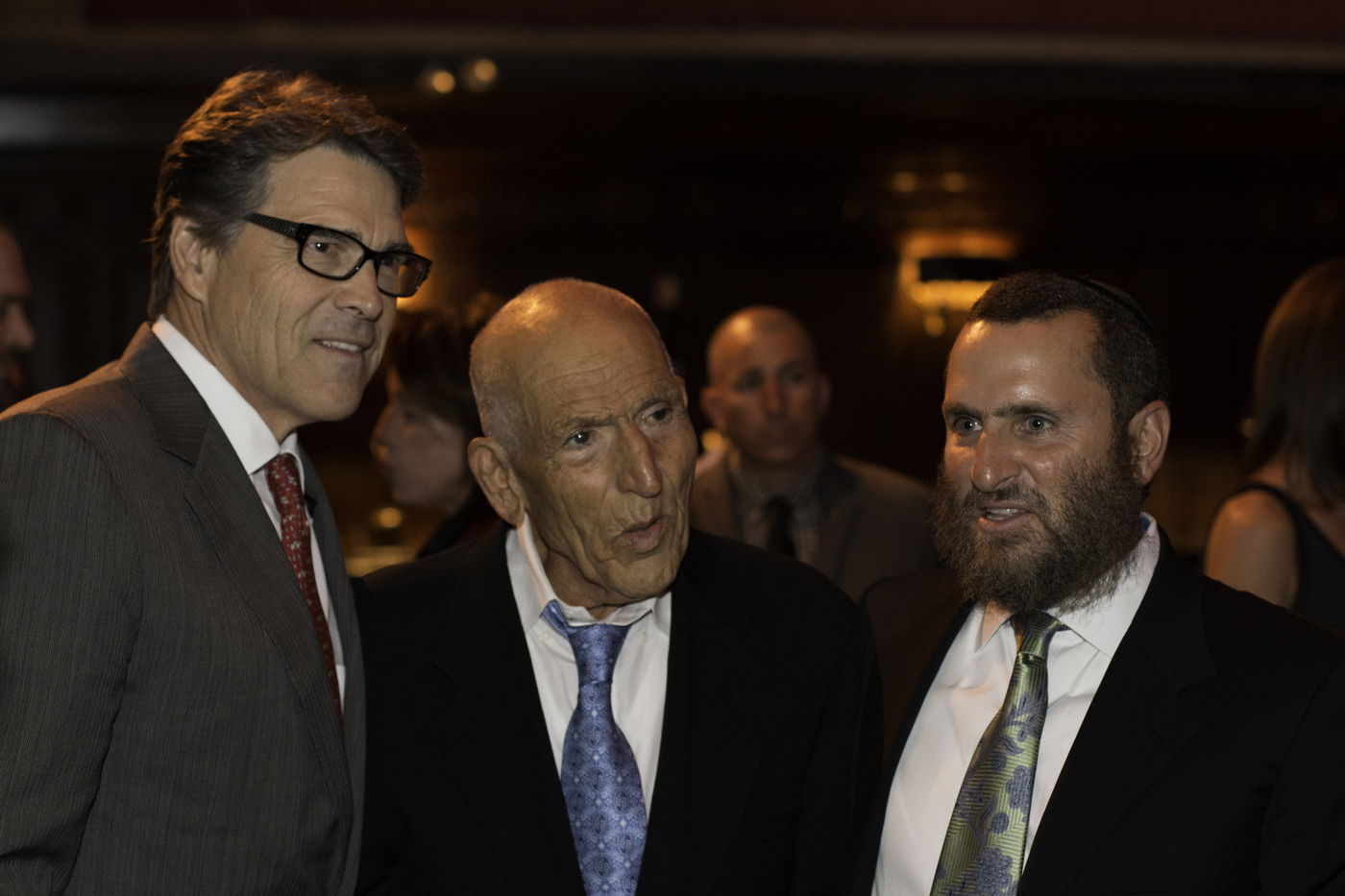 אסטרייכר חיבק את שון פן: "זה האיש שעזר לי לברוח"