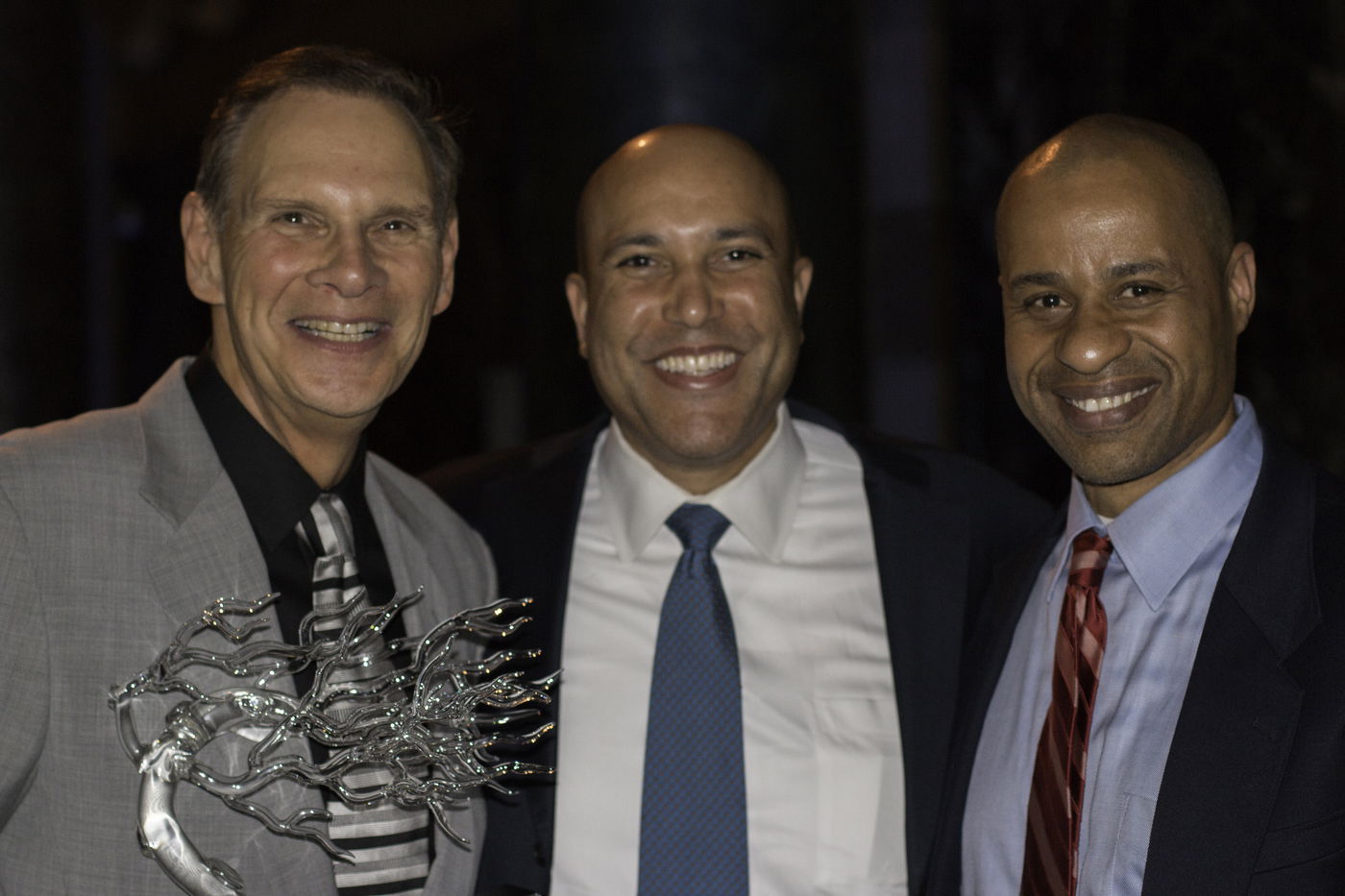 אסטרייכר חיבק את שון פן: "זה האיש שעזר לי לברוח"