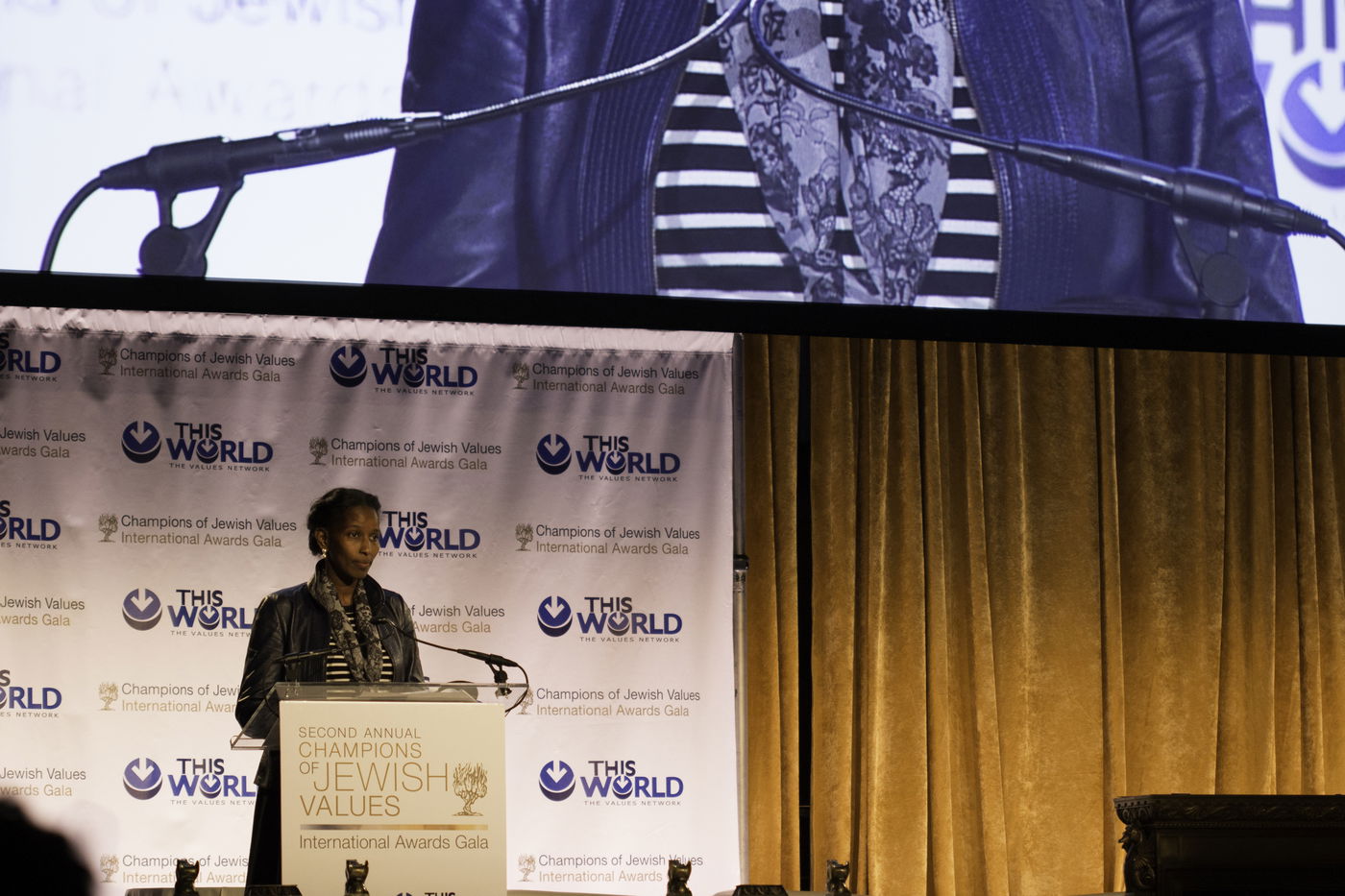 אסטרייכר חיבק את שון פן: "זה האיש שעזר לי לברוח"