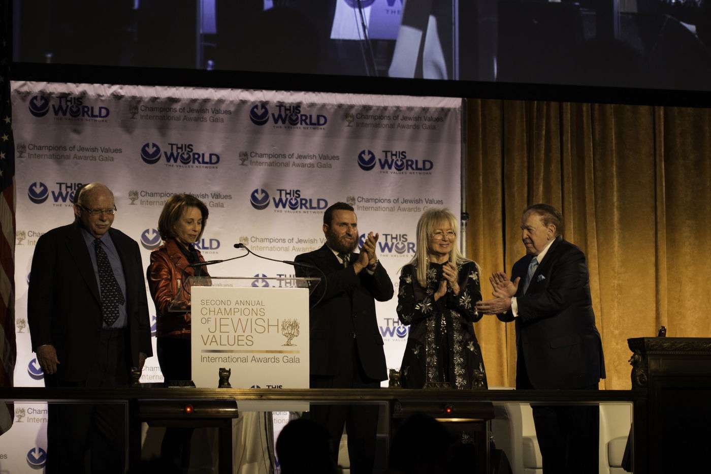 אסטרייכר חיבק את שון פן: "זה האיש שעזר לי לברוח"