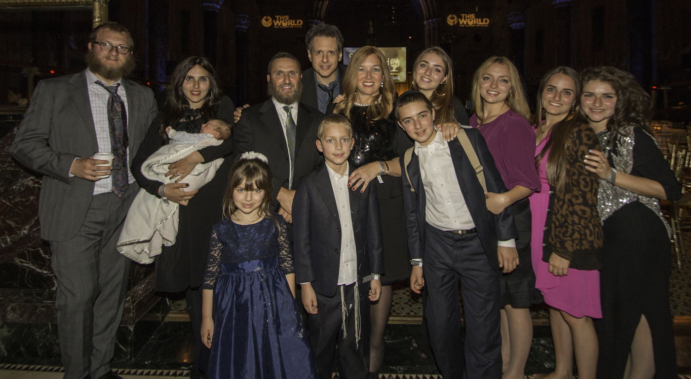 אסטרייכר חיבק את שון פן: "זה האיש שעזר לי לברוח"