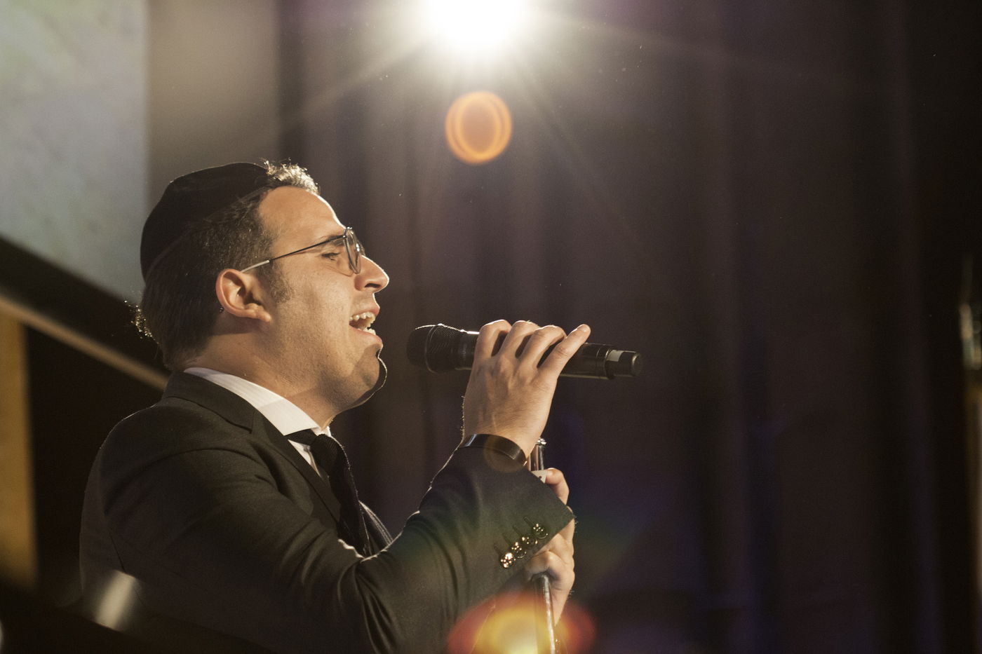 אסטרייכר חיבק את שון פן: "זה האיש שעזר לי לברוח"