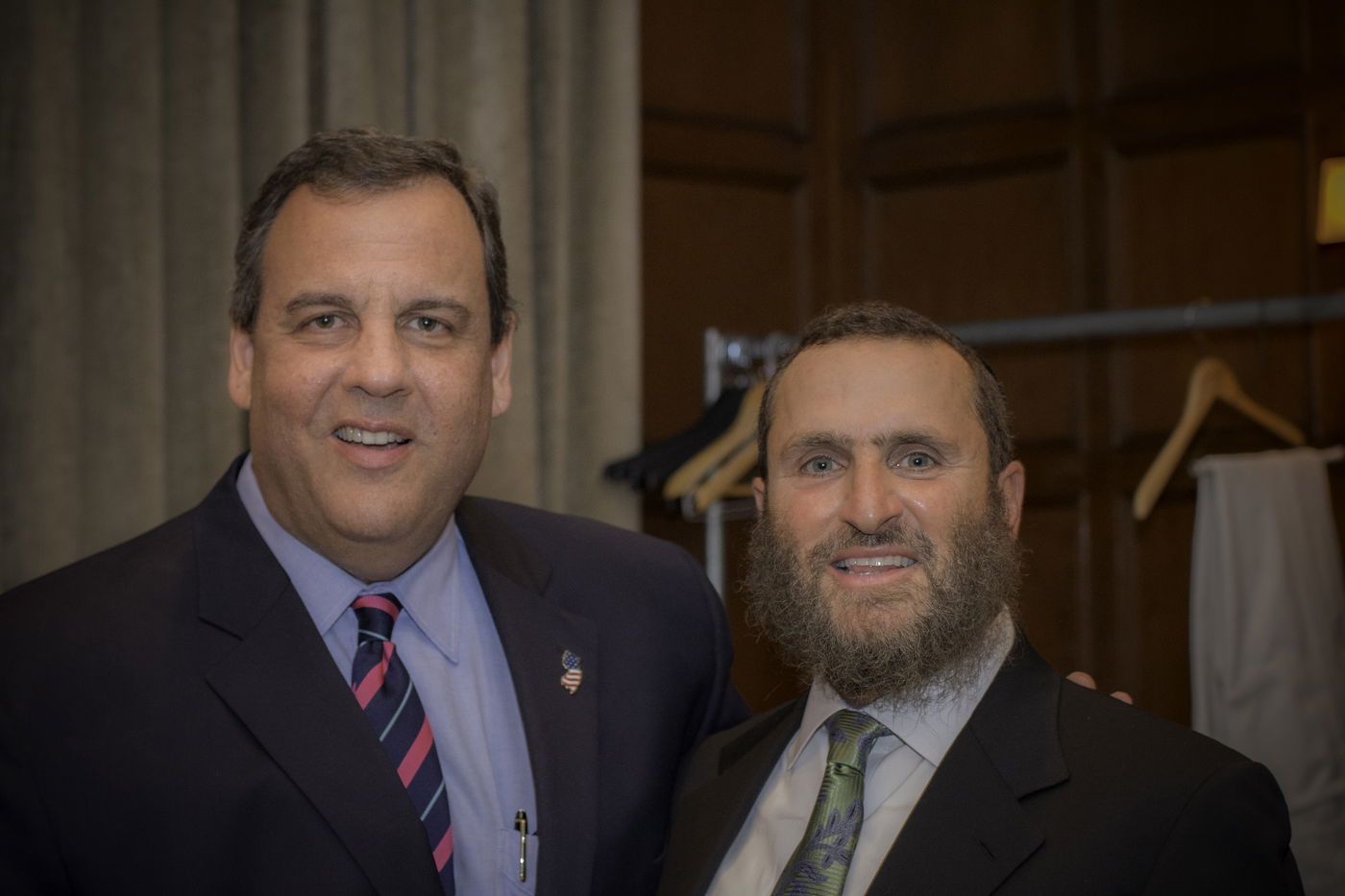 אסטרייכר חיבק את שון פן: "זה האיש שעזר לי לברוח"