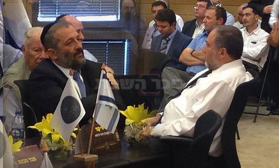 זה מול זה. ליברמן ודרעי, וכל אחד לחוד