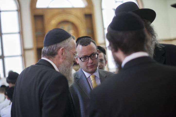 שגריר בריטניה מתיו גולד ביקר בישיבת מיר • תמונות