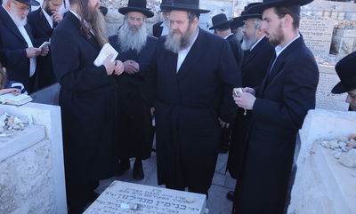 התלמידים קראו: "רבינו, תחזיק את ידינו"