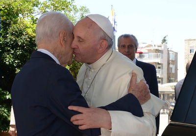 פרס והאפיפיור