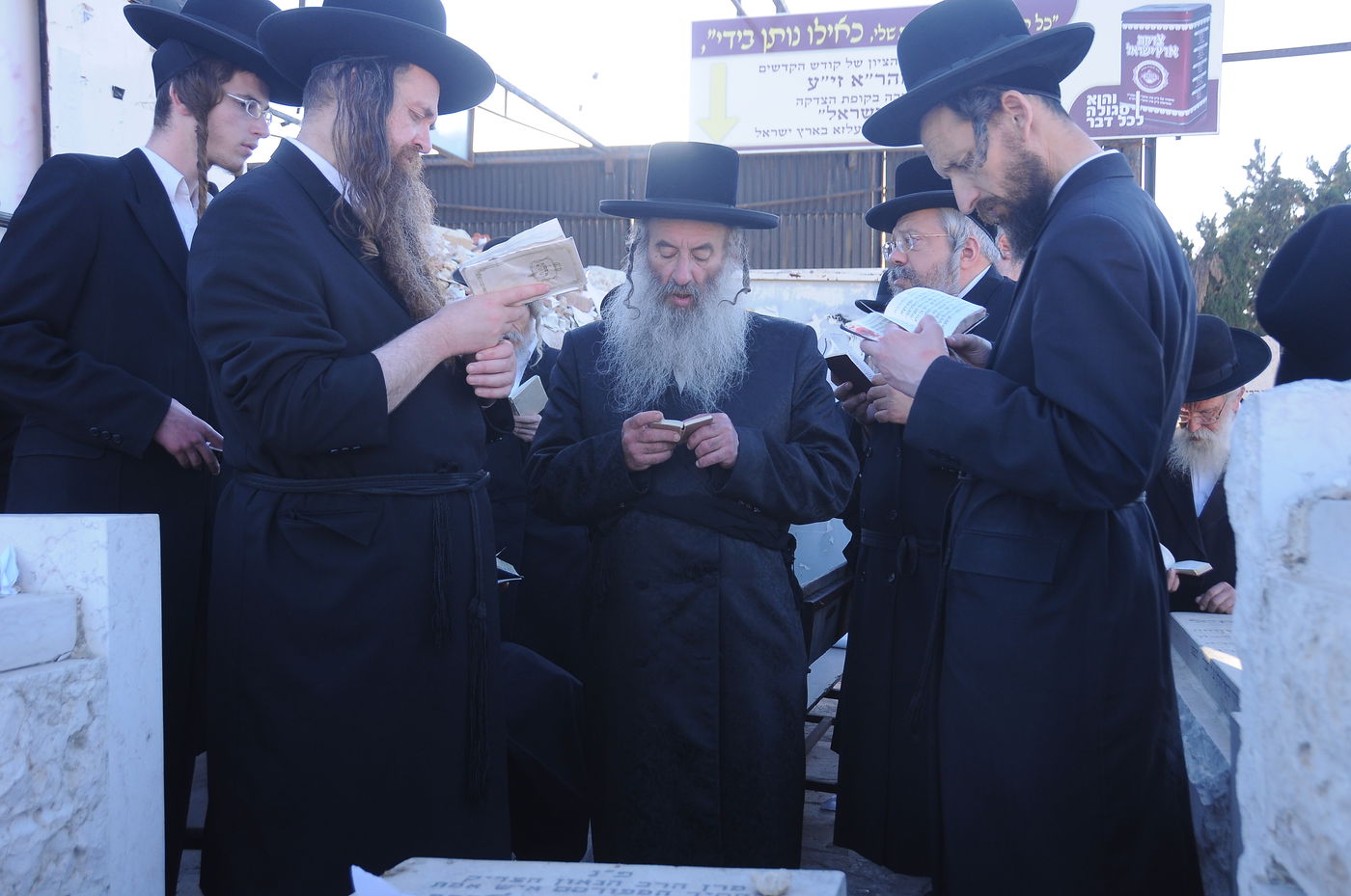 התלמידים קראו: "רבינו, תחזיק את ידינו"