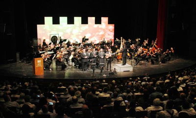 צפו: הלפגט ורזאל עם "ירושלים של זהב" בקונצרט "לך ירושלים" • וידאו וגלריה