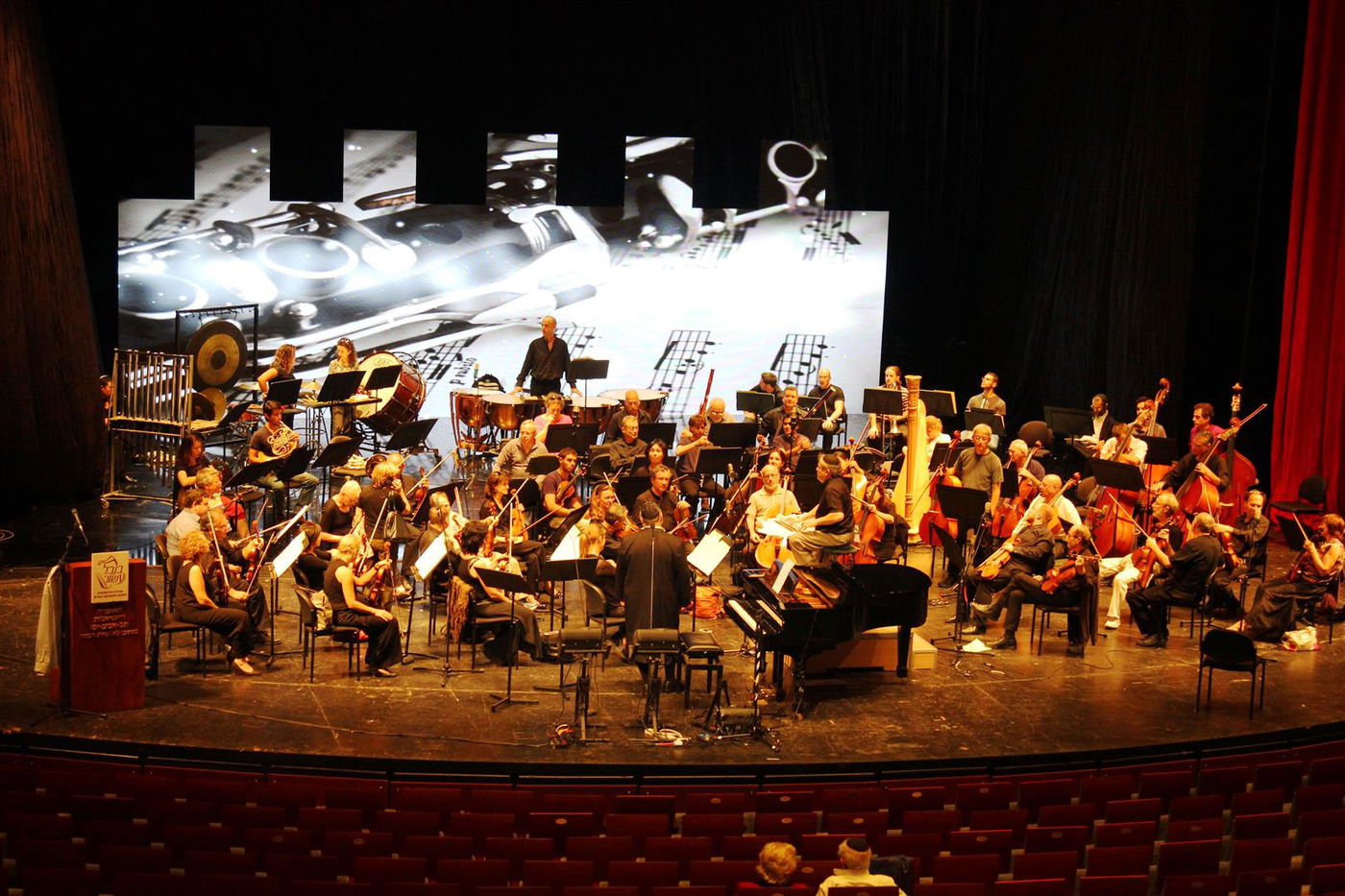 צפו: הלפגט ורזאל עם "ירושלים של זהב" בקונצרט "לך ירושלים" • וידאו וגלריה