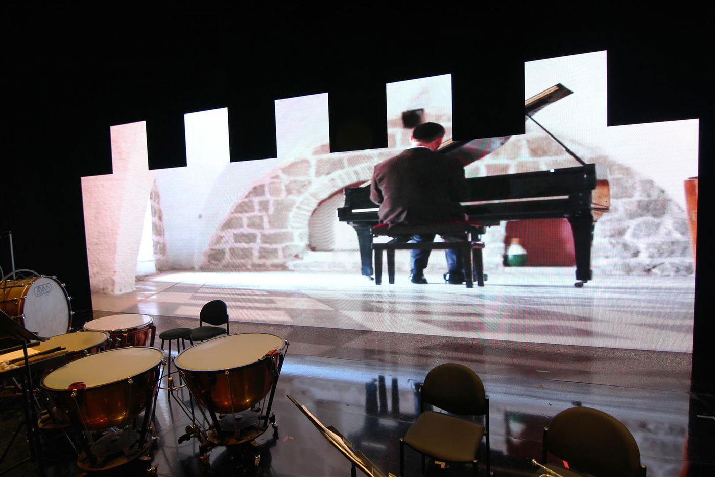 צפו: הלפגט ורזאל עם "ירושלים של זהב" בקונצרט "לך ירושלים" • וידאו וגלריה