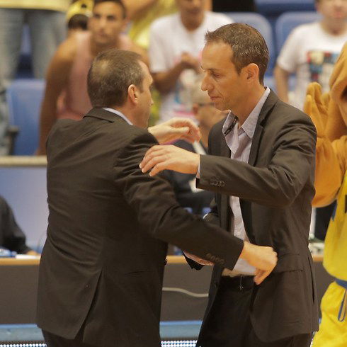 האבות של המאמנים היריבים נפטרו אחד אחרי השני