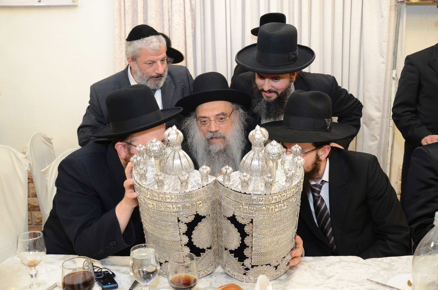 הכנסת ספר תורה לע"נ המקובל הגר"נ פרץ זצ"ל