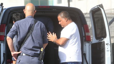 מאיגרא רמא: אלון חסן מובל באזיקים