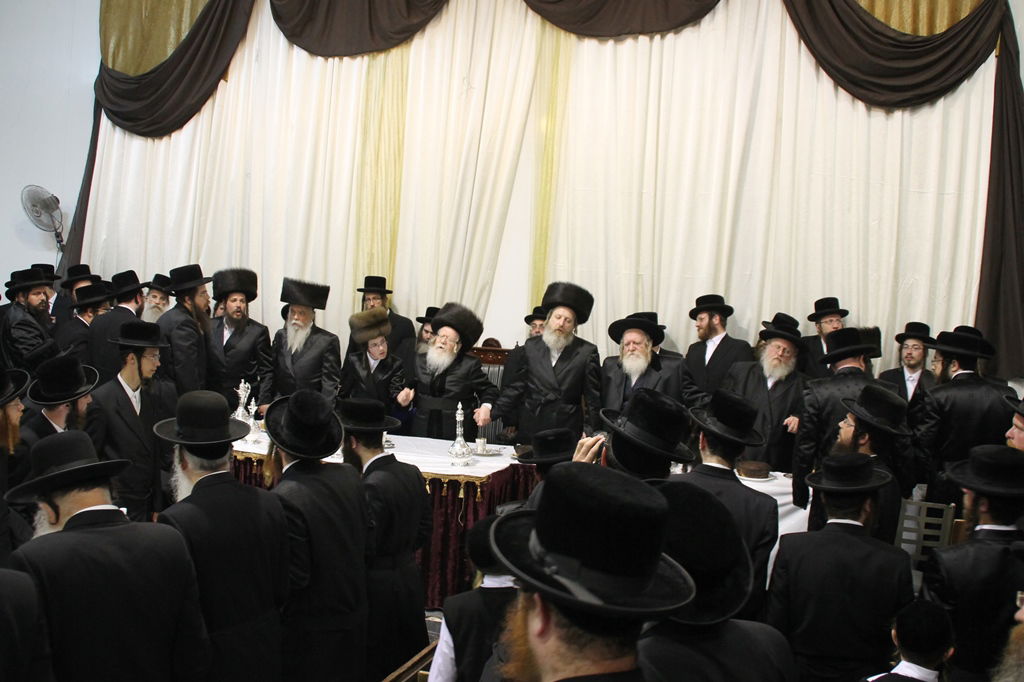 שמחת האירוסין לנכדי האדמו"ר מקרעטשניף • גלריה