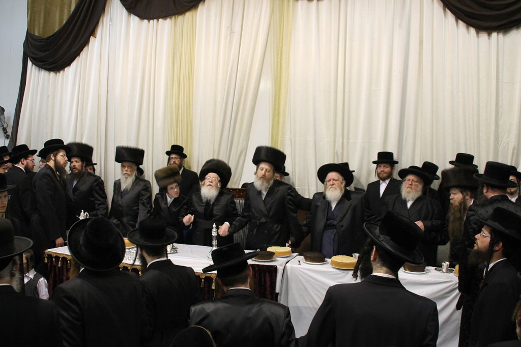 שמחת האירוסין לנכדי האדמו"ר מקרעטשניף • גלריה