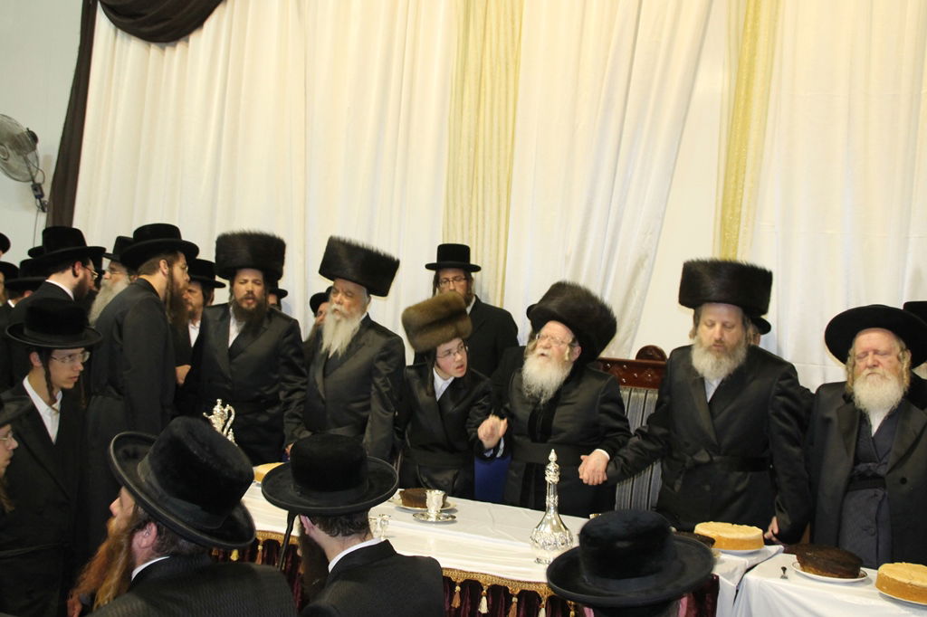 שמחת האירוסין לנכדי האדמו"ר מקרעטשניף • גלריה