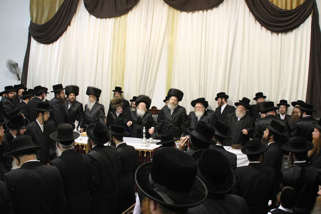 שמחת האירוסין לנכדי האדמו"ר מקרעטשניף • גלריה