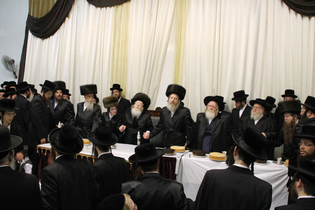 שמחת האירוסין לנכדי האדמו"ר מקרעטשניף • גלריה