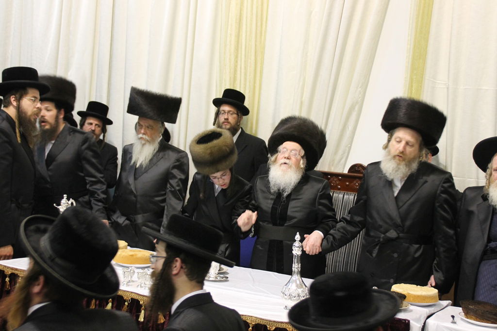 שמחת האירוסין לנכדי האדמו"ר מקרעטשניף • גלריה