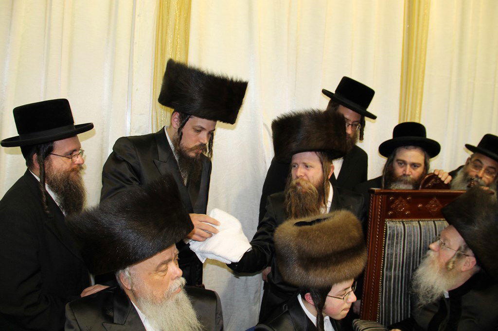 שמחת האירוסין לנכדי האדמו"ר מקרעטשניף • גלריה