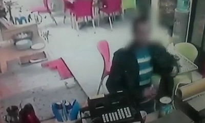 מצלמות האבטחה תיעדו: גנב קופות הצדקה נתפס
