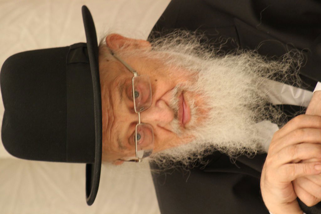 תיעוד: שמחת אירוסי צאצאי חברי 'המועצת' הגרב"מ אזרחי והגרמ"צ ברגמן