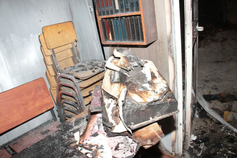 בצהרי החג: בית כנסת בהר נוף עלה באש; חשד להצתה