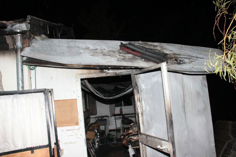 בצהרי החג: בית כנסת בהר נוף עלה באש; חשד להצתה