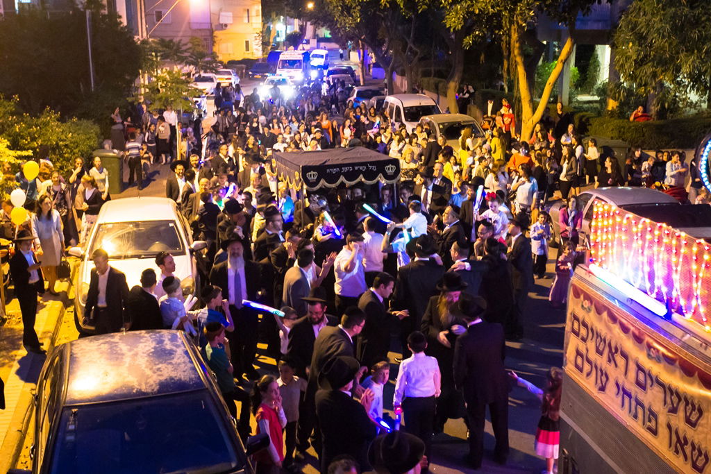 הכנסת ספר תורה לקהילת "בית אבא" בפתח תקווה • גלריה