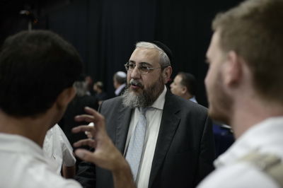 ומי נגד חיים אמסלם? הרב דב ליאור