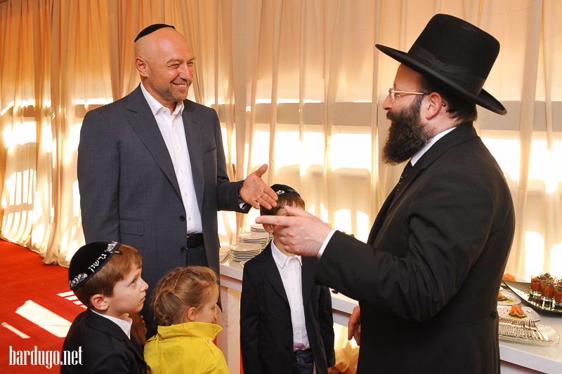 חגיגה בכותל: המפכ"ל והרב עמאר חגגו עם גנאדי בוגלובוב