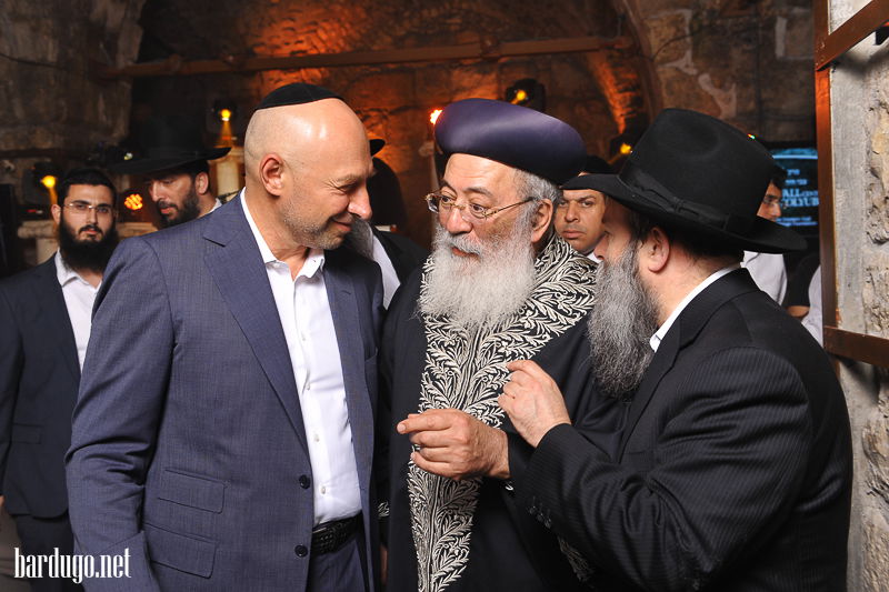 חגיגה בכותל: המפכ"ל והרב עמאר חגגו עם גנאדי בוגלובוב