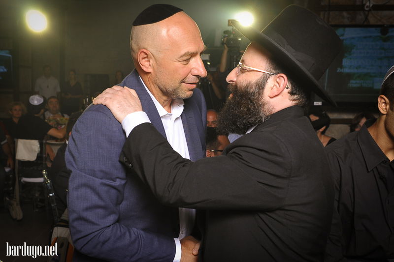 חגיגה בכותל: המפכ"ל והרב עמאר חגגו עם גנאדי בוגלובוב