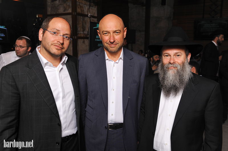 חגיגה בכותל: המפכ"ל והרב עמאר חגגו עם גנאדי בוגלובוב