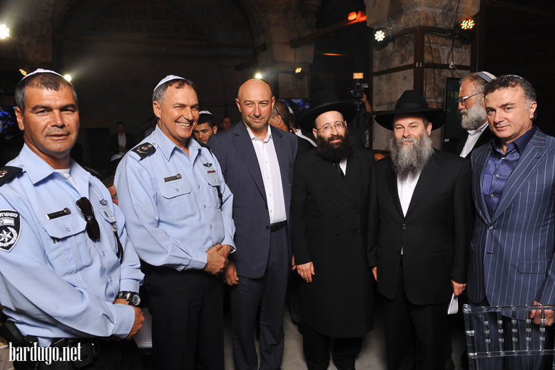 חגיגה בכותל: המפכ"ל והרב עמאר חגגו עם גנאדי בוגלובוב