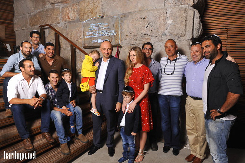 חגיגה בכותל: המפכ"ל והרב עמאר חגגו עם גנאדי בוגלובוב