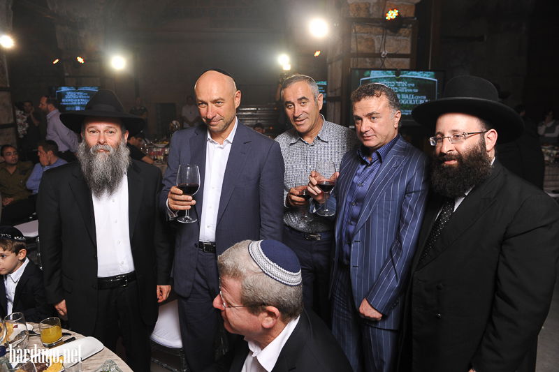 חגיגה בכותל: המפכ"ל והרב עמאר חגגו עם גנאדי בוגלובוב