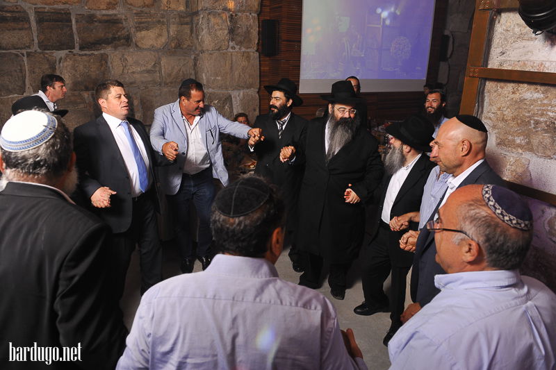 חגיגה בכותל: המפכ"ל והרב עמאר חגגו עם גנאדי בוגלובוב