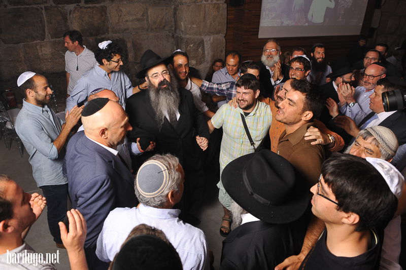 חגיגה בכותל: המפכ"ל והרב עמאר חגגו עם גנאדי בוגלובוב