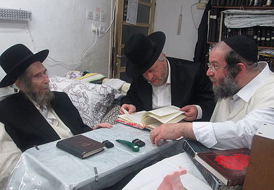הגאון רבי משה יהודה שניידר אצל מרן ראש הישיבה