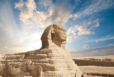 העם העם סובל מ'אלצהיימר לאומי'? מצרים