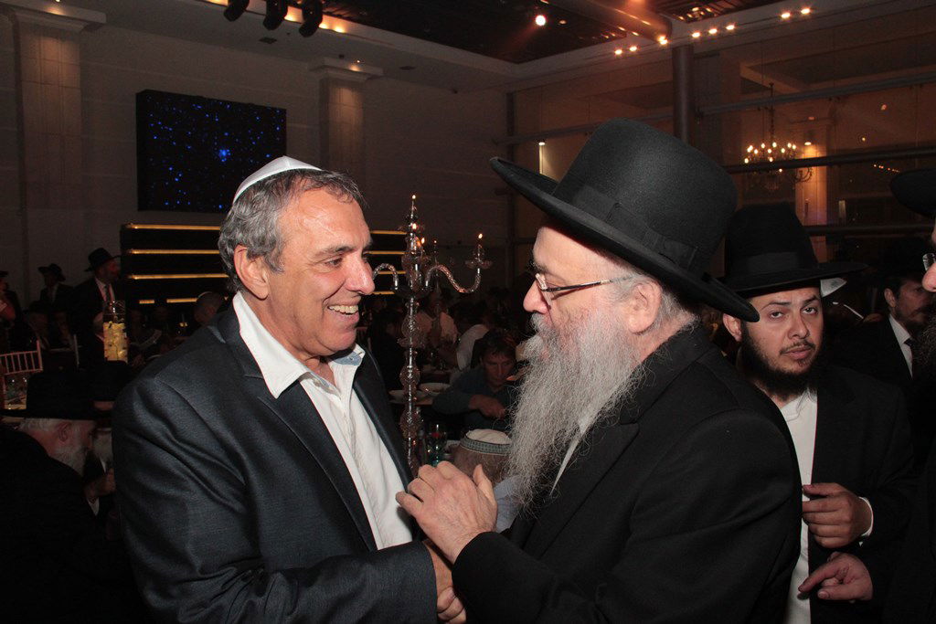 תיעוד ענק: מפגן הכוח של יו"ר ש"ס בחתונת בתו