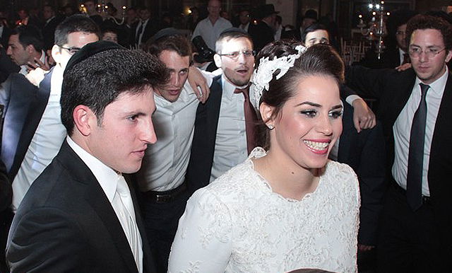 תיעוד ענק: מפגן הכוח של יו"ר ש"ס בחתונת בתו