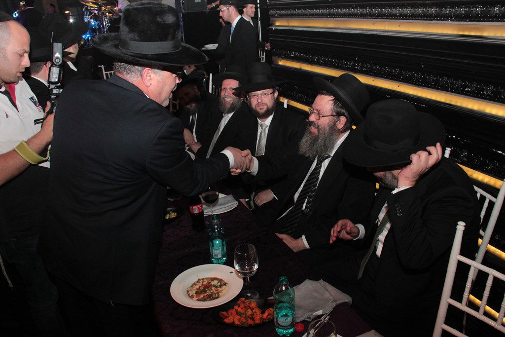 תיעוד ענק: מפגן הכוח של יו"ר ש"ס בחתונת בתו