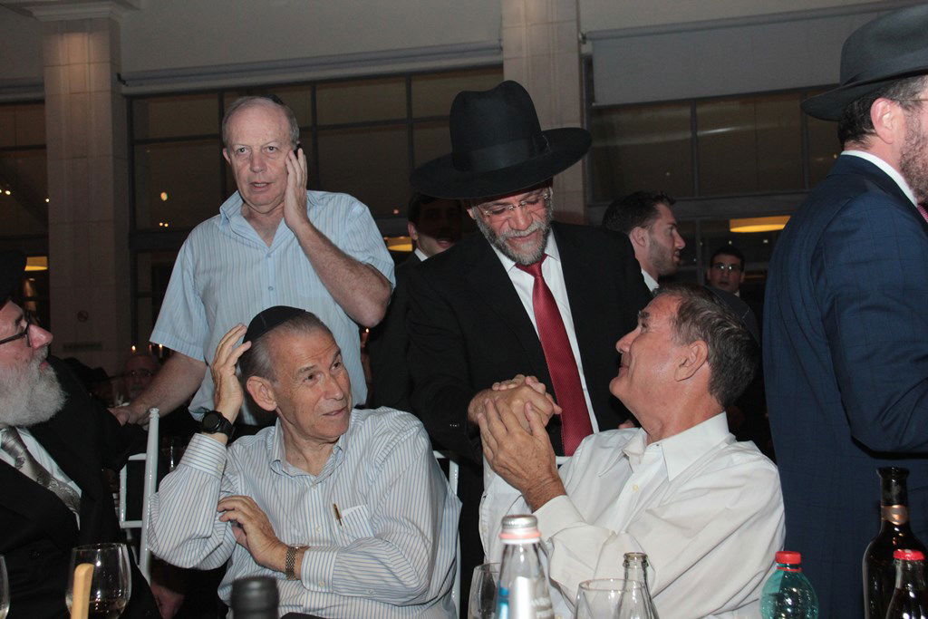 תיעוד ענק: מפגן הכוח של יו"ר ש"ס בחתונת בתו