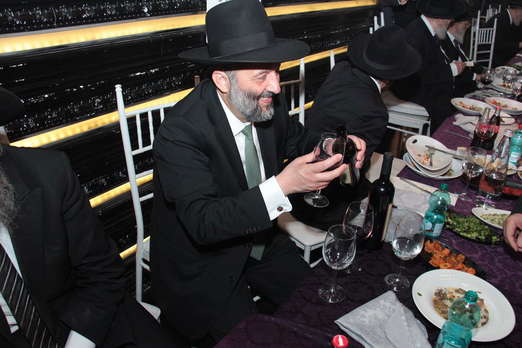 תיעוד ענק: מפגן הכוח של יו"ר ש"ס בחתונת בתו